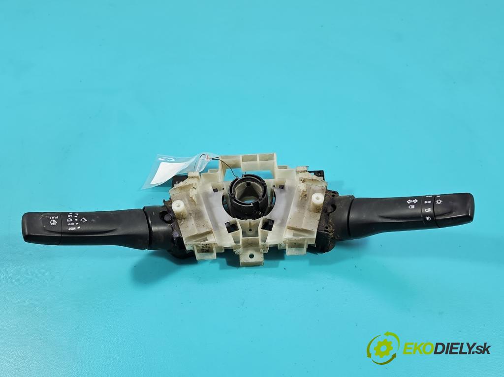 Isuzu D-Max II 2011-2019 2.5d 163 HP manual 120 kW 2499 cm3 2- prepínač komplex: (Prepínacie páčky pod volantom)