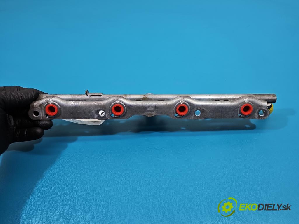 Toyota Rav4 V 2018- 2.5 hybrid 178HP: automatic 131 kW 2487 cm3 5- lišta vstrekovacia 89458-33030 (Vstrekovacia lišta)