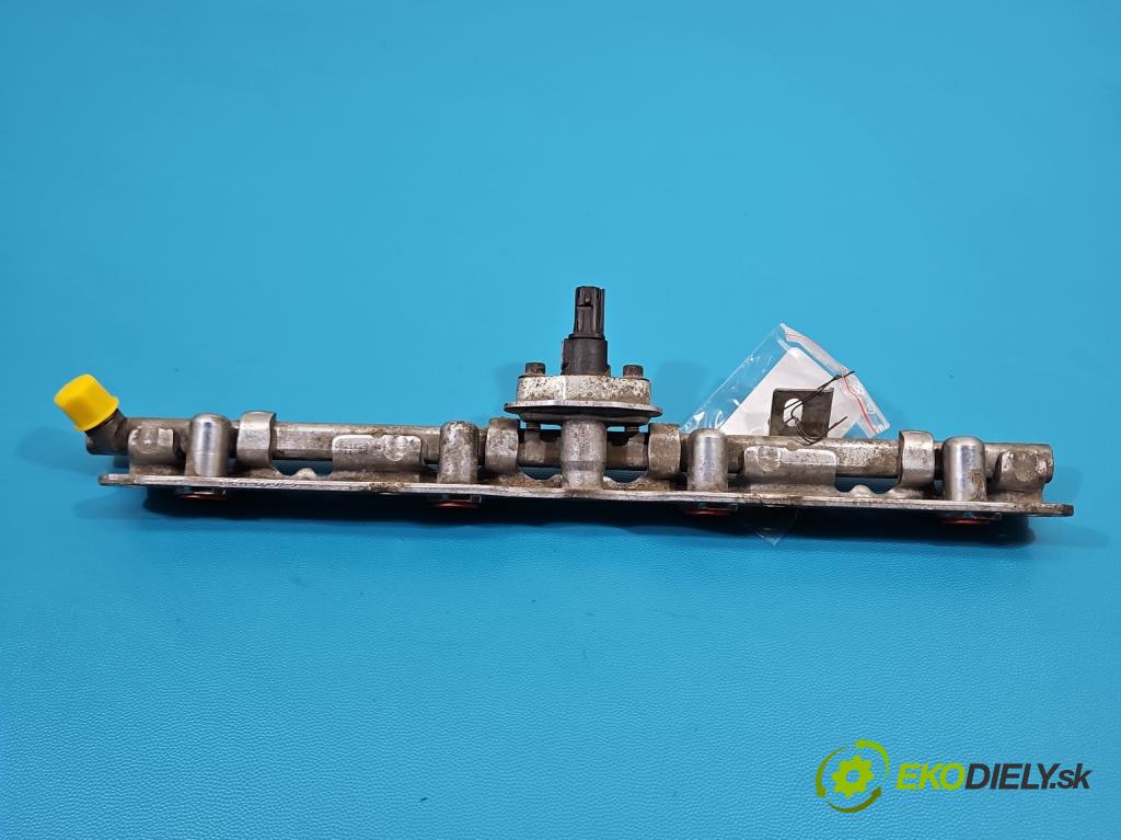 Toyota Rav4 V 2018- 2.5 hybrid 178HP: automatic 131 kW 2487 cm3 5- lišta vstrekovacia 89458-33030 (Vstrekovacia lišta)