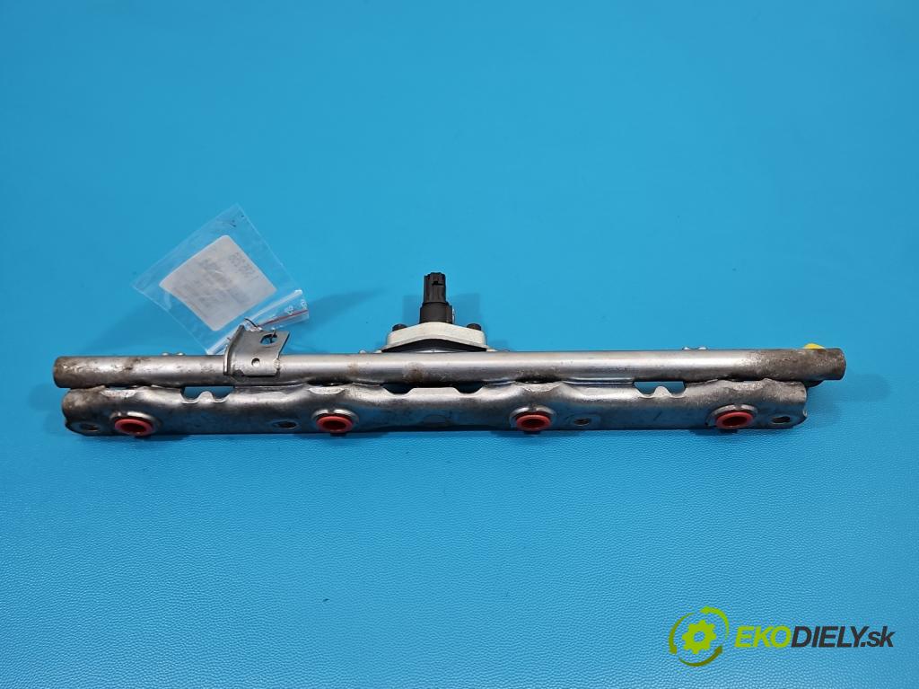 Toyota Rav4 V 2018- 2.5 hybrid 178HP: automatic 131 kW 2487 cm3 5- lišta vstrekovacia 89458-33030 (Vstrekovacia lišta)