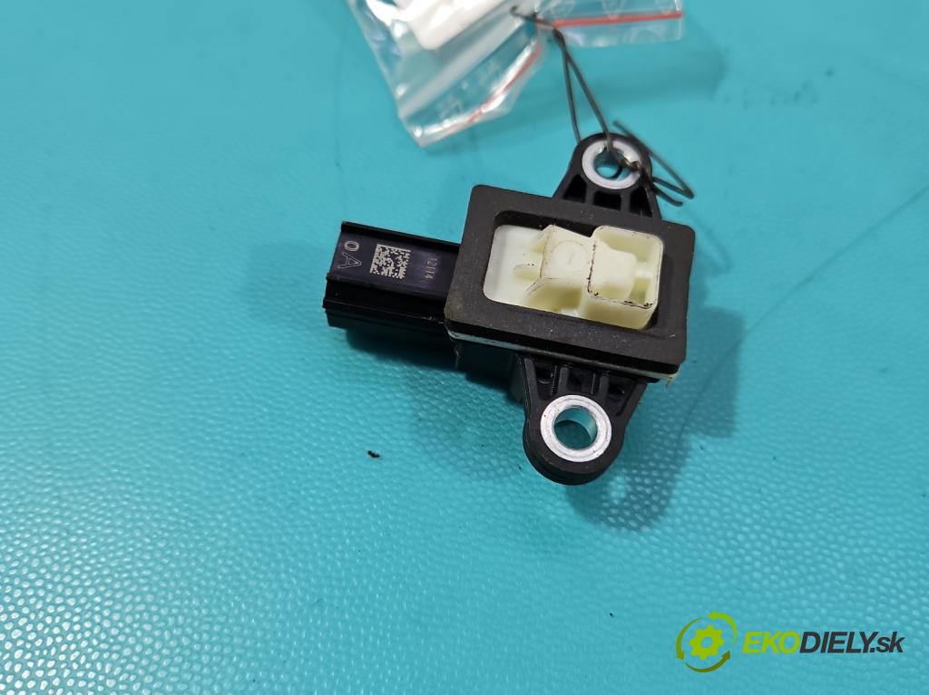 Isuzu D-Max II 2011-2019 2.5d 163 HP manual 120 kW 2499 cm3 2- snímač šokovat: 898146939Y (Snímač nárazu)