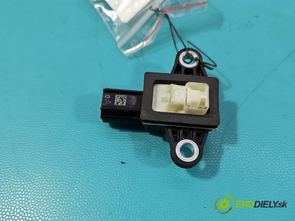 Isuzu D-Max II 2011-2019 2.5d 163 HP manual 120 kW 2499 cm3 2- snímač šokovat: 898146939Y (Snímač nárazu)