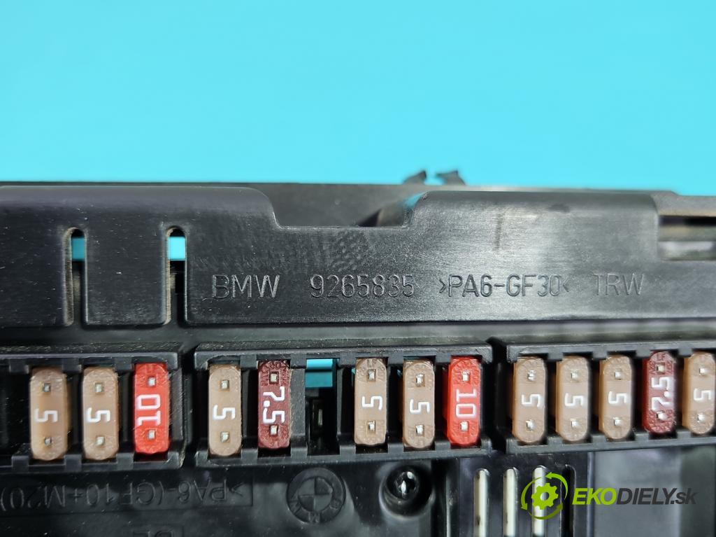 Bmw X5 F15 2013-2018 3.0d 258 HP automatic 190 kW 2993 cm3 5- skrinka poistka 9316568 (Poistková skrinka)