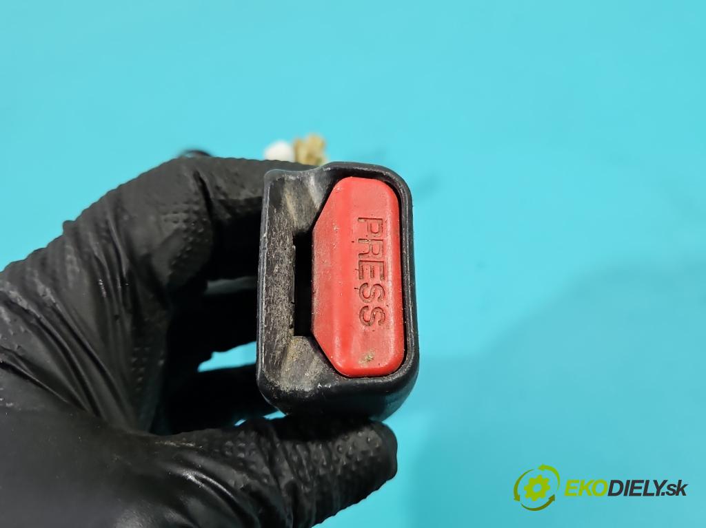 Isuzu D-Max II 2011-2019 2.5d 163 HP manual 120 kW 2499 cm3 2- pas bezpečnosť: predné pravý