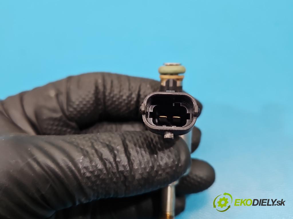 Maserati Quattroporte VI 13- 3.0 V6 automatic 301 kW 2979 cm3 4- vstřikovač 0261500427 (Vstřikovač paliva)