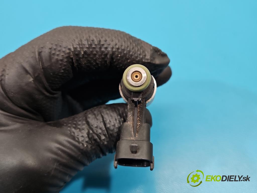 Maserati Quattroporte VI 13- 3.0 V6 automatic 301 kW 2979 cm3 4- vstřikovač 0261500427 (Vstřikovač paliva)