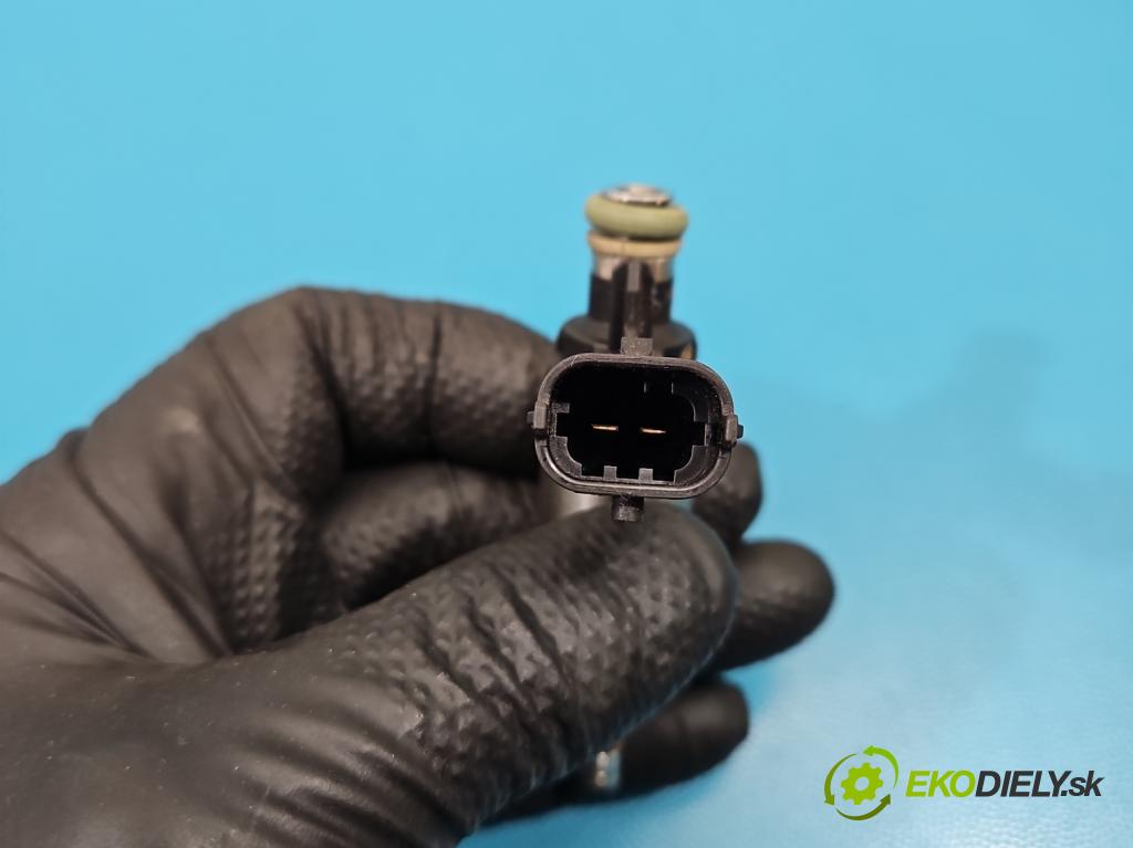 Maserati Quattroporte VI 13- 3.0 V6 automatic 301 kW 2979 cm3 4- vstřikovač 0261500427 (Vstřikovač paliva)