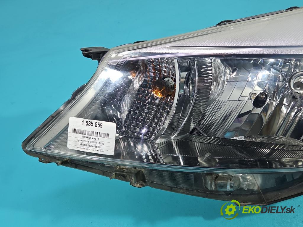 Toyota Yaris III 2011-2020 1.0 vvti 69KM manual 51 kW 998 cm3 5- Reflektor: ľavý  (Kľučka dverí ostatné)