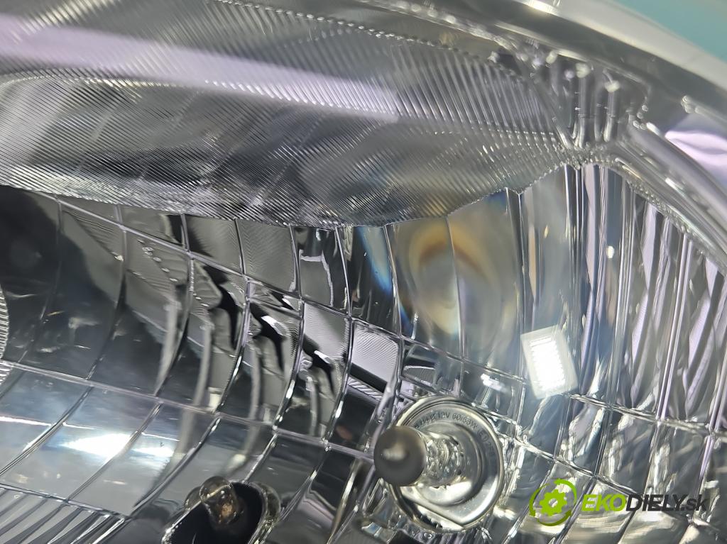 Toyota Yaris III 2011-2020 1.0 vvti 69KM manual 51 kW 998 cm3 5- Reflektor: ľavý  (Kľučka dverí ostatné)