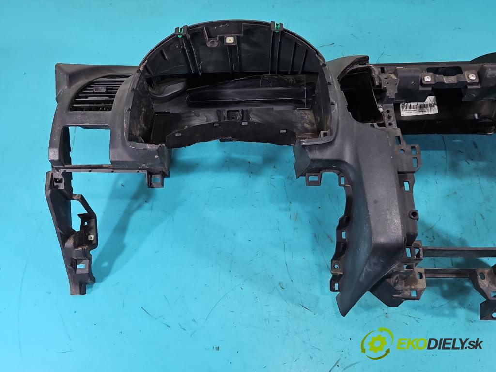 Isuzu D-Max II 2011-2019 2.5d 163 hp manual 120 kW 2499 cm3 2- kokpit,přistrojova deska