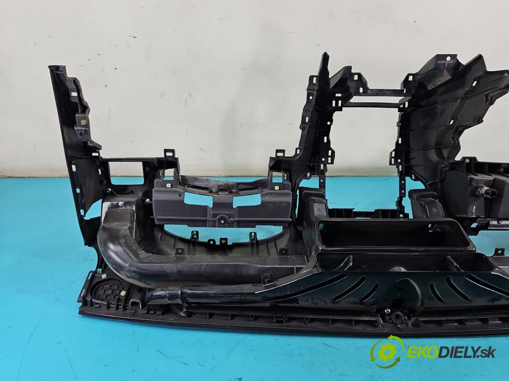 Isuzu D-Max II 2011-2019 2.5d 163 hp manual 120 kW 2499 cm3 2- kokpit,přistrojova deska