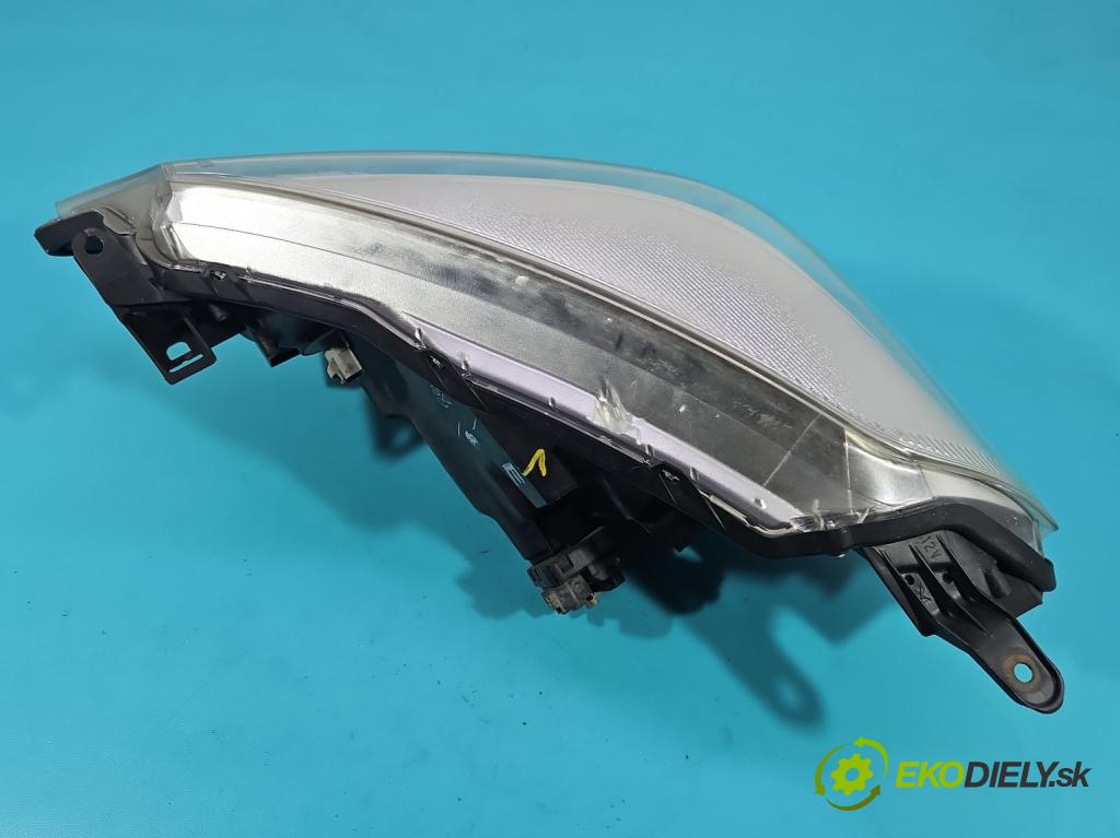 Toyota Yaris III 2011-2020 1.0 vvti 69KM manual 51 kW 998 cm3 5- Reflektor: pravý  (Svetlo predné pravé)