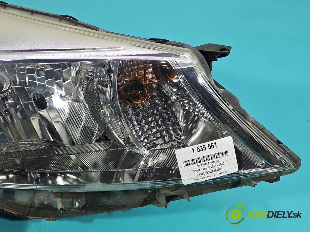 Toyota Yaris III 2011-2020 1.0 vvti 69KM manual 51 kW 998 cm3 5- Reflektor: pravý  (Svetlo predné pravé)