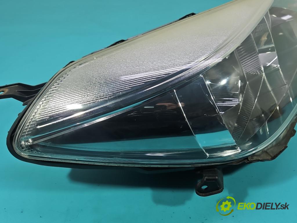 Toyota Yaris III 2011-2020 1.0 vvti 69KM manual 51 kW 998 cm3 5- Reflektor: pravý  (Svetlo predné pravé)
