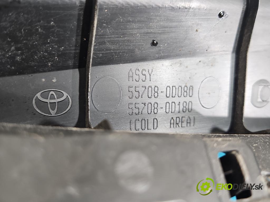 Toyota Yaris III 2011-2020 1.0 vvti 69KM manual 51 kW 998 cm3 5- torpédo 55783-0D140 (Plast pod čelním sklem)