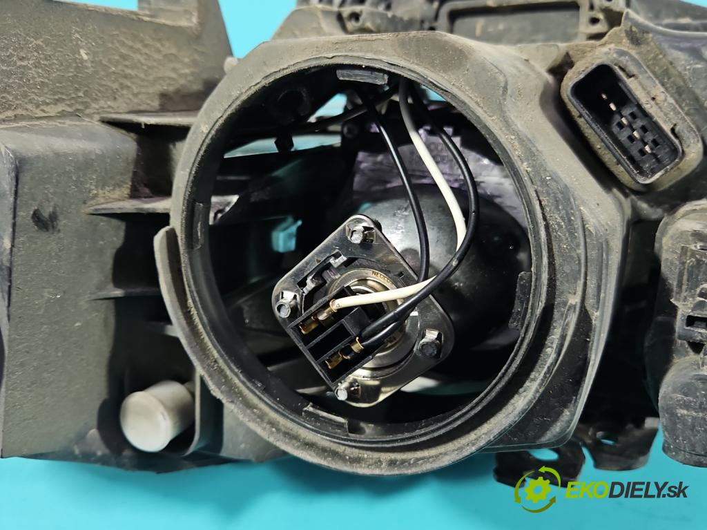 Renault Megane II 2003-2008 1.5 dci 86 HP manual 63 kW 1461 cm3 3- Reflektor: pravý  (Svetlo predné pravé)