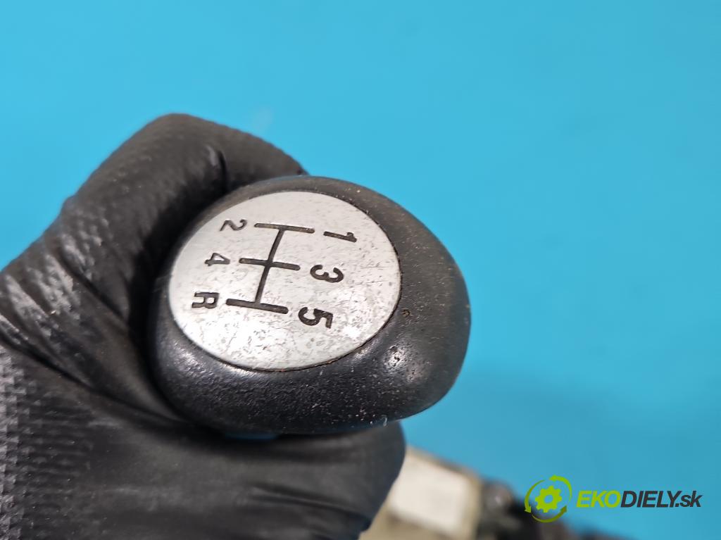 Alfa romeo 147 1.6 16v 120 HP manual 88 kW 1598 cm3 3- Páka: Změny: stupeň,rýchlosť  (Rýchlostná páka (kulisa))