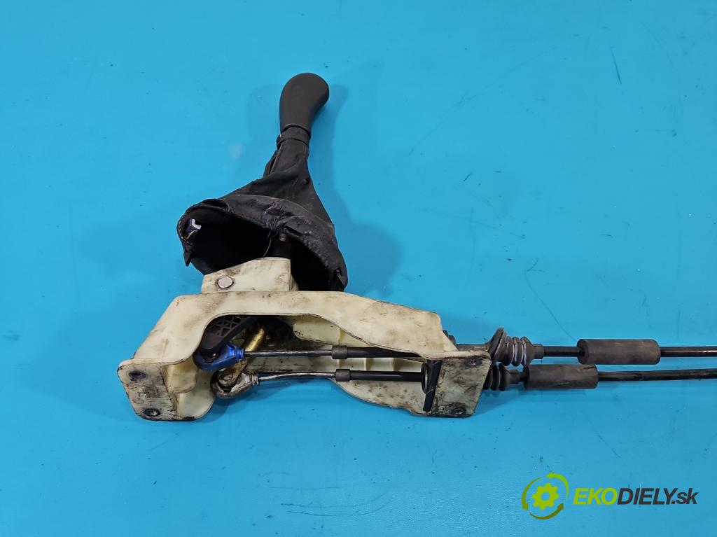 Alfa romeo 147 1.6 16v 120 HP manual 88 kW 1598 cm3 3- Páka: Změny: stupeň,rýchlosť  (Rýchlostná páka (kulisa))