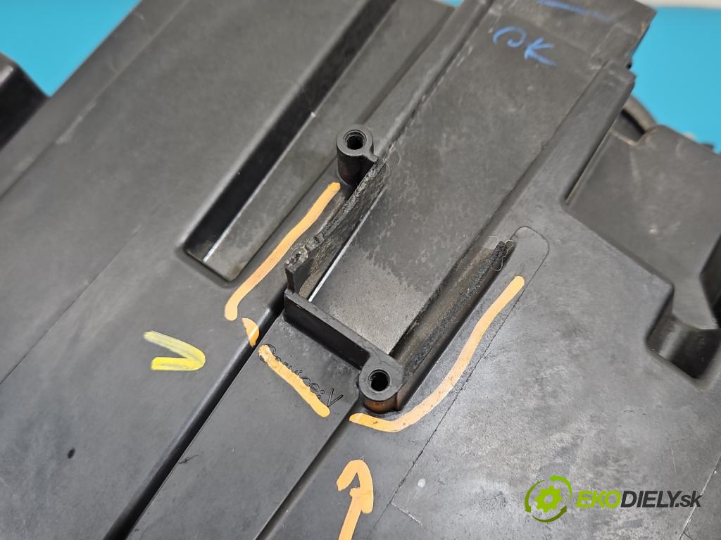 Bmw X6 E71 2007–2014 3.0d 306KM automatic 225 kW 2993 cm3 5- Reflektor: pravý 7271358 (Svetlo predné pravé)