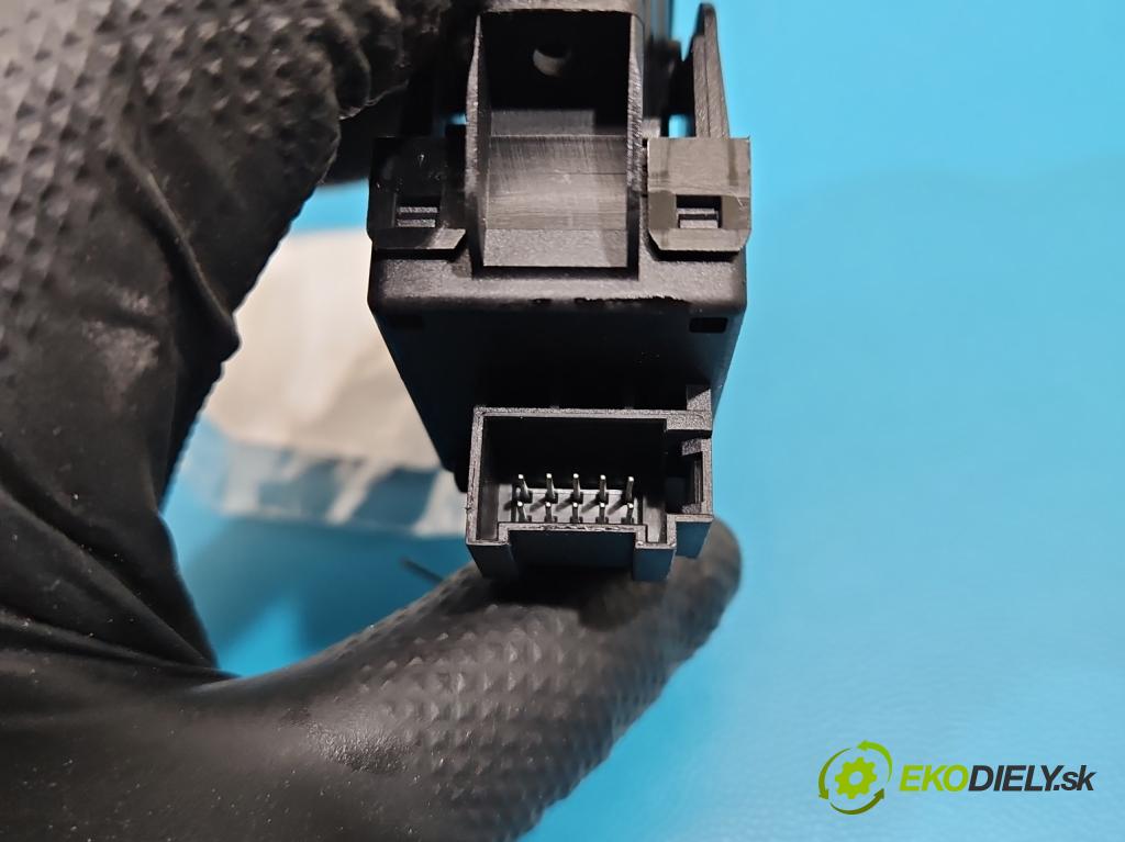 Maserati Quattroporte VI 13- 3.0 V6 automatic 301 kW 2979 cm3 4- prepínač brzda: ručný 670110722 (Prepínacie páčky pod volantom)