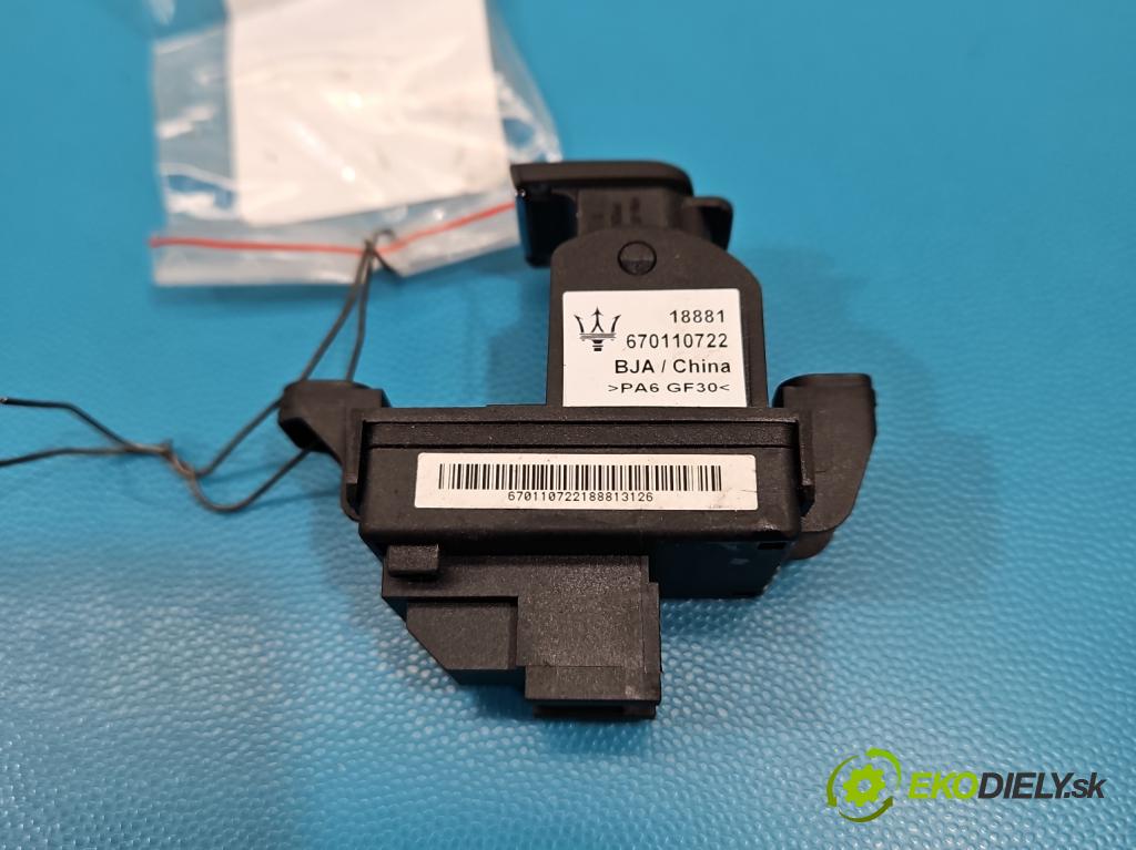 Maserati Quattroporte VI 13- 3.0 V6 automatic 301 kW 2979 cm3 4- prepínač brzda: ručný 670110722 (Prepínacie páčky pod volantom)