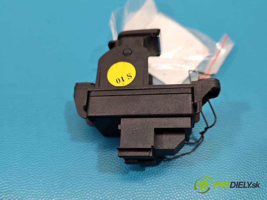 Maserati Quattroporte VI 13- 3.0 V6 automatic 301 kW 2979 cm3 4- prepínač brzda: ručný 670110722 (Prepínacie páčky pod volantom)