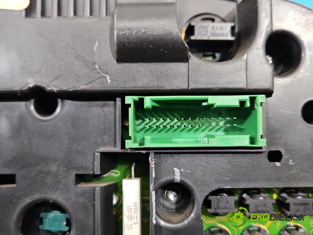 Toyota Avensis I T22 1997-2003 2.0 16V 124hp manual 91 kW 1998 cm3 4- prístrojovka/ budíky 83800-05270 (Prístrojová doska)