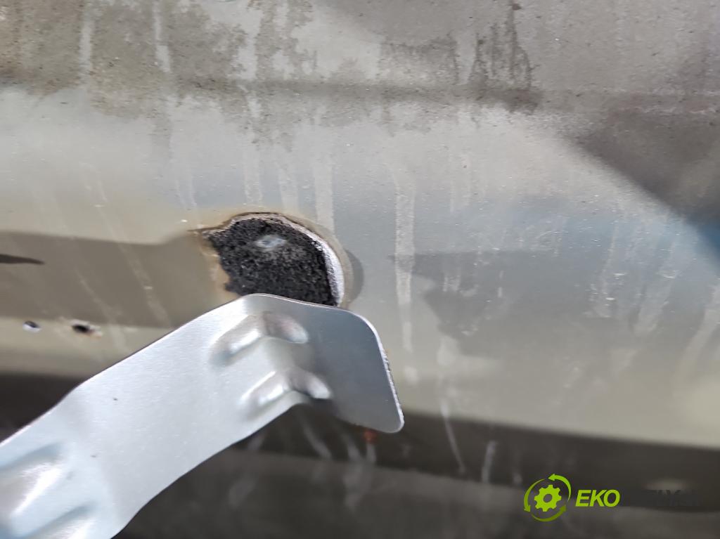 Peugeot Partner II 2008-2018 1.6 hdi 90 hp manual 66.2 kW 1560 cm3 5- zadní kufrové dveře  (Zadní kapota (kufr))