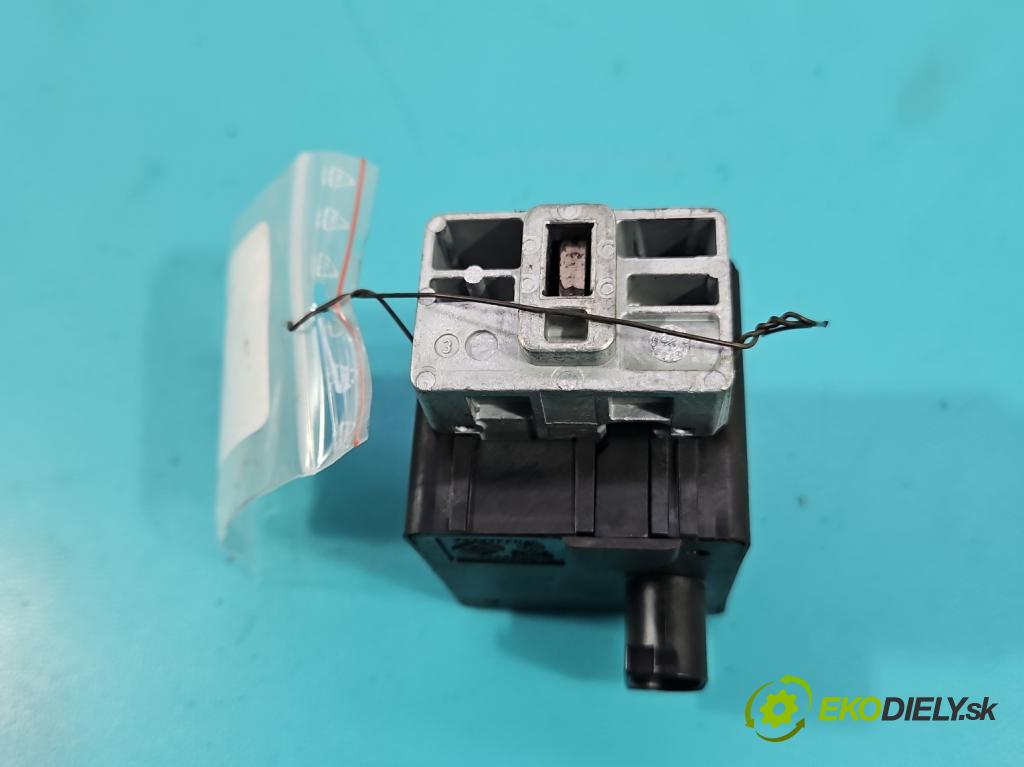 Renault Scenic II 2003-2009 1.9 dci 120 HP manual 88 kW 1870 cm3 5- Blokáda: řízení: 8200033233 (Riadenie ostatné)