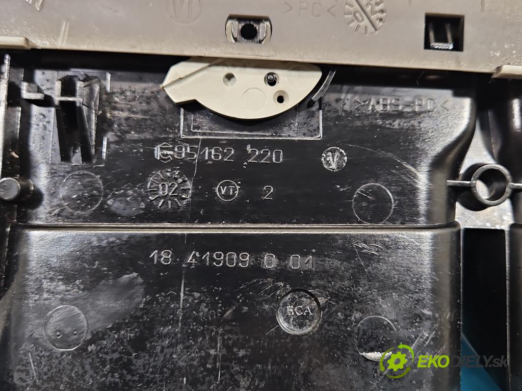 Vw Passat B5 1995-2005 1.9 tdi 131 HP manual 96 kW 1896 cm3 5- Mřížka: kúrenia stredová 3B0819728D (Mriežka kúrenia (fukár))