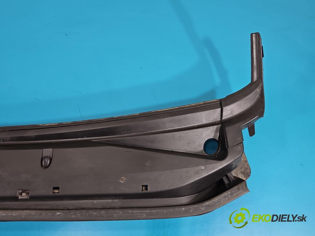 Isuzu D-Max II 2011-2019 2.5 crdi 163 HP manual 120 kW 2499 cm3 2- torpédo  (Torpédo (plast pod čelným sklom))