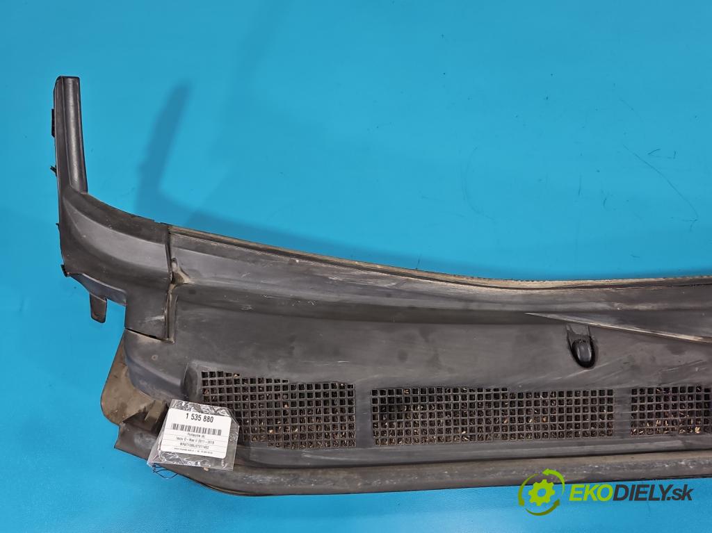 Isuzu D-Max II 2011-2019 2.5 crdi 163 HP manual 120 kW 2499 cm3 2- torpédo  (Torpédo (plast pod čelným sklom))