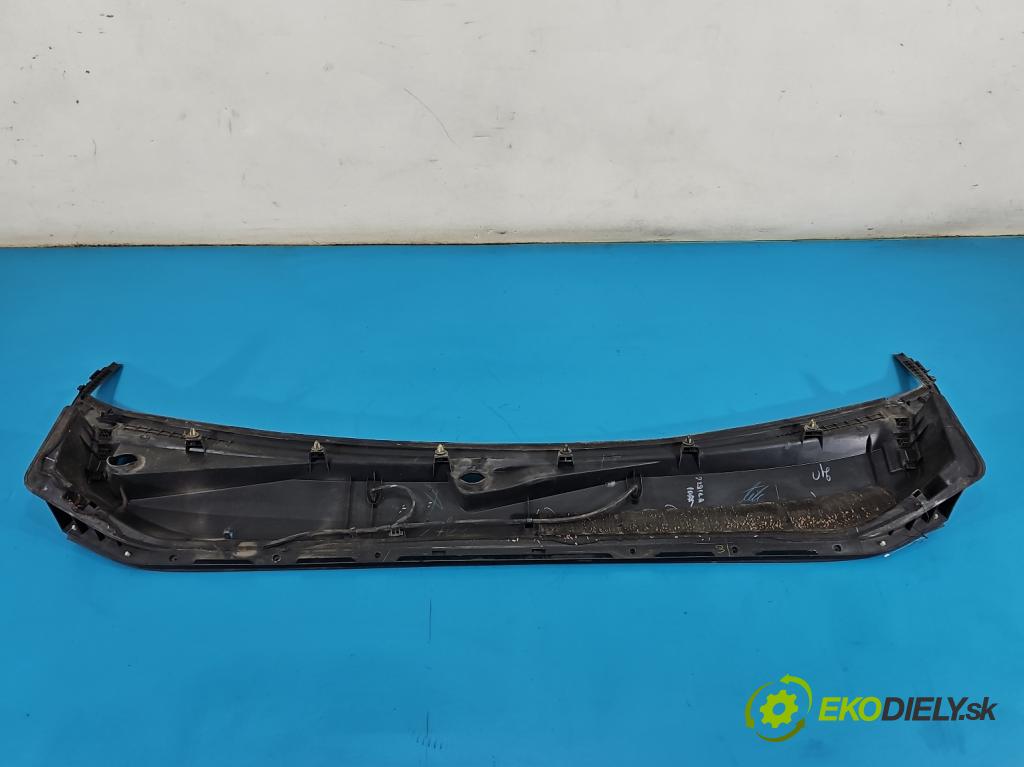 Isuzu D-Max II 2011-2019 2.5 crdi 163 HP manual 120 kW 2499 cm3 2- torpédo  (Torpédo (plast pod čelným sklom))