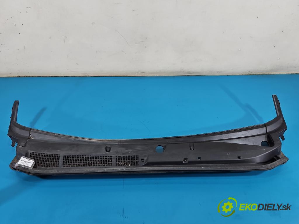 Isuzu D-Max II 2011-2019 2.5 crdi 163 HP manual 120 kW 2499 cm3 2- torpédo  (Torpédo (plast pod čelným sklom))