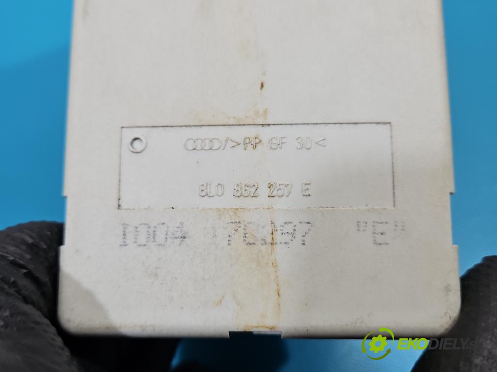 Audi A4 B5 1994-2001 1.6 8v 101 HP manual 74 kW 1595 cm3 4- Centrální: zámek: 8L0862257E