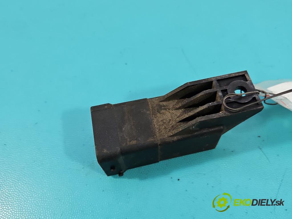 Isuzu D-Max II 2011-2019 2.5d 163 HP manual 120 kW 2499 cm3 2- Relé: svíčky: zařicích: 0281003059 (Relé)