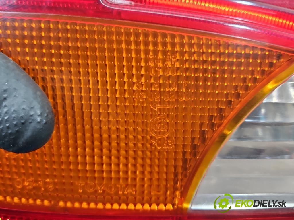Toyota Avensis I T22 1997-2003 2.0 16V 124hp manual 91 kW 1998 cm3 4- svetlo / reflektor zadné ľavé  (Kľučka dverí ostatné)