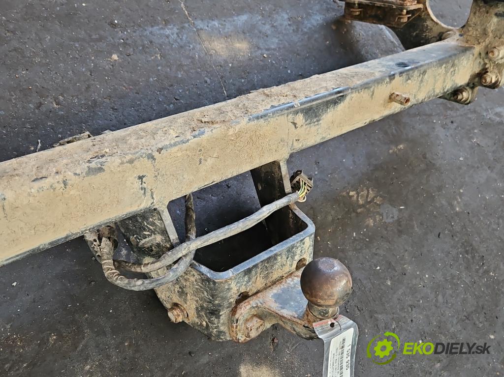 Isuzu D-Max II 2011-2019 2.5d 163 hp manual 120 kW 2499 cm3 2- oko tažné  (Tažné zařízení)