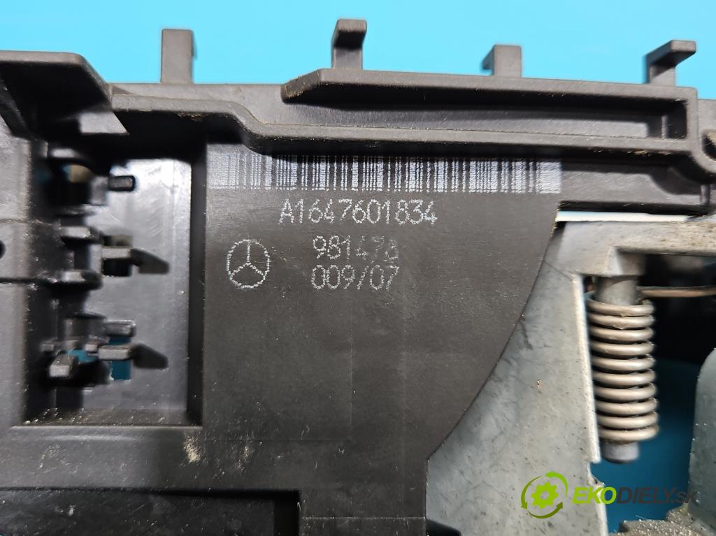 Mercedes ML W164 2005-2011 3.0 cdi 224hp automatic 165 kW 2987 cm3 5- rukoväť predné pravé mimo: A1647601834 (Kľučka dverí ostatné)