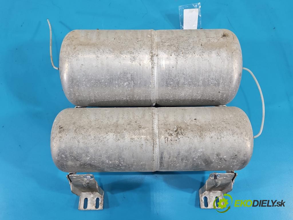 Mercedes ML W164 2005-2011 3.0 cdi 224hp automatic 165 kW 2987 cm3 5- Nádrž: vzduchu A1643200115 (Obal vzduchového filtra)