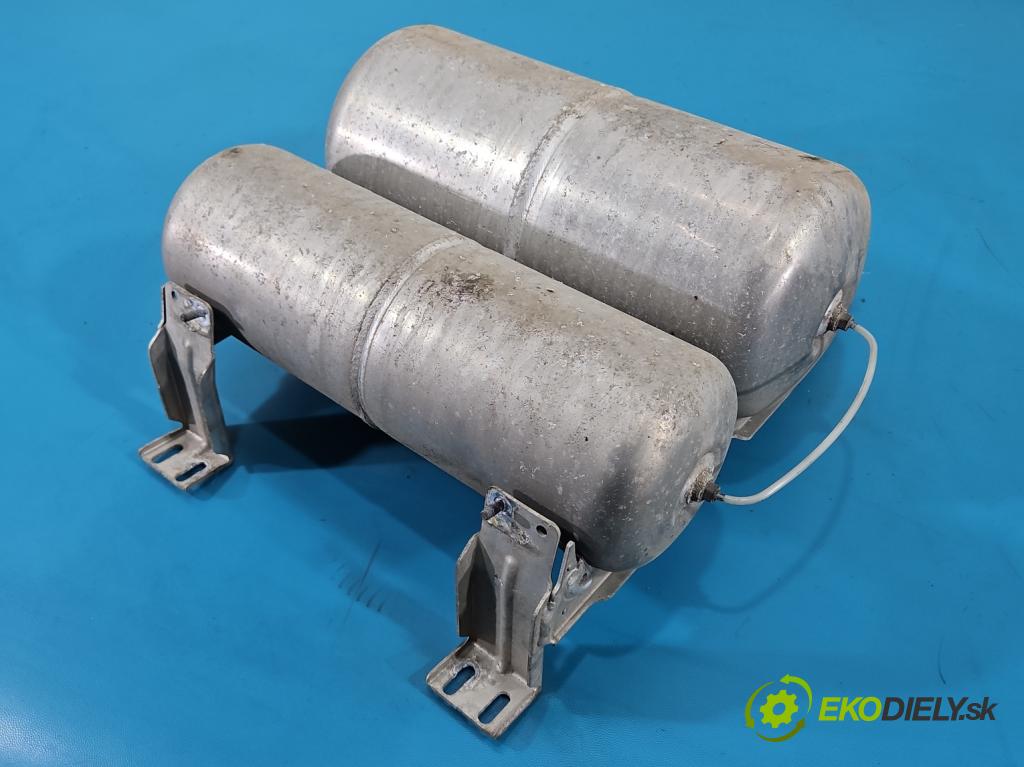 Mercedes ML W164 2005-2011 3.0 cdi 224hp automatic 165 kW 2987 cm3 5- Nádrž: vzduchu A1643200115 (Obal vzduchového filtra)