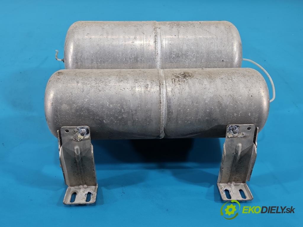 Mercedes ML W164 2005-2011 3.0 cdi 224hp automatic 165 kW 2987 cm3 5- Nádrž: vzduchu A1643200115 (Obal vzduchového filtra)