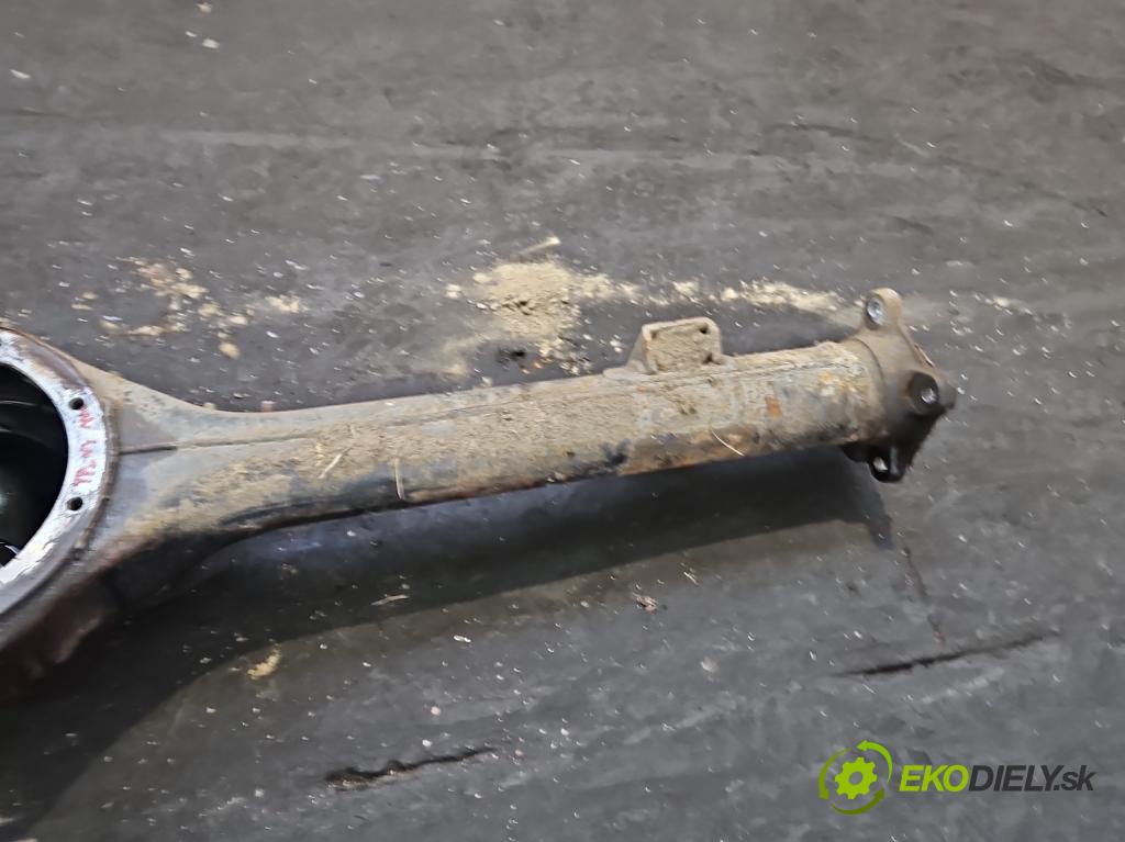 Isuzu D-Max II 2011-2019 2.5d 163 HP manual 120 kW 2499 cm3 2- Most: zadní: