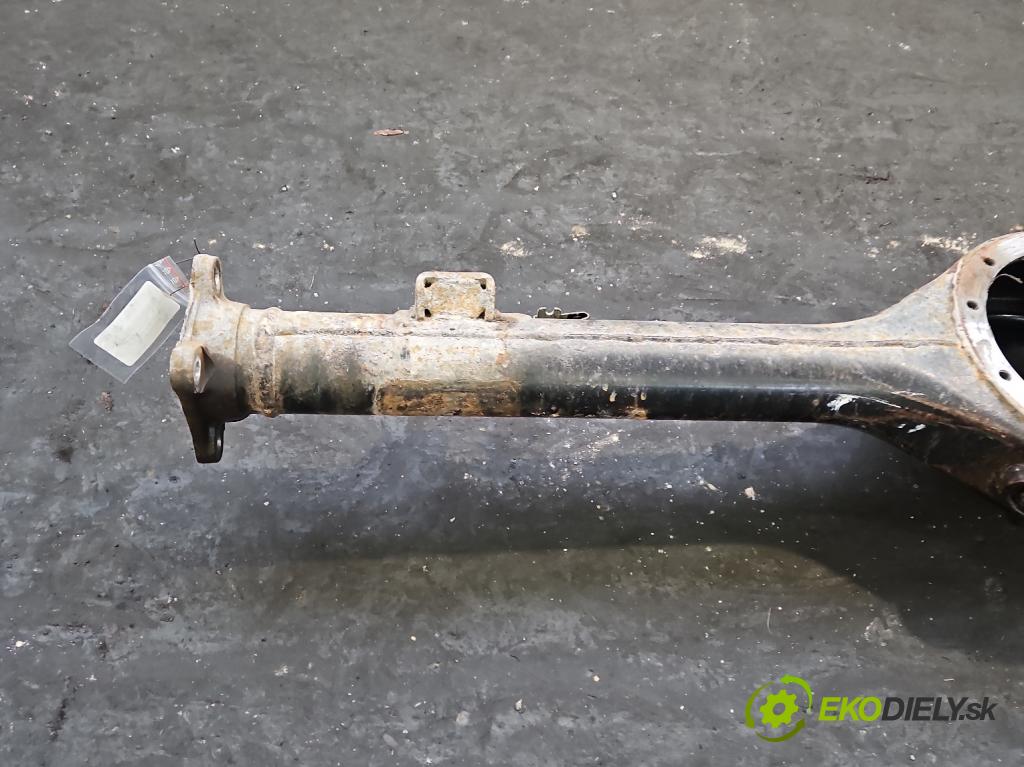 Isuzu D-Max II 2011-2019 2.5d 163 HP manual 120 kW 2499 cm3 2- Most: zadní: