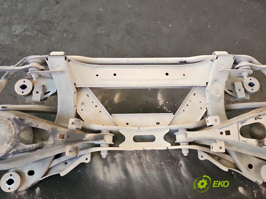 Ford Focus Mk4 2018- 1.5 TDCI 120 HP automatic 88 kW 1499 cm3 5- zadna výstuha  (Výstuha zadná)