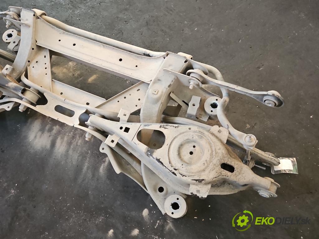 Ford Focus Mk4 2018- 1.5 TDCI 120 HP automatic 88 kW 1499 cm3 5- zadna výstuha  (Výstuha zadná)