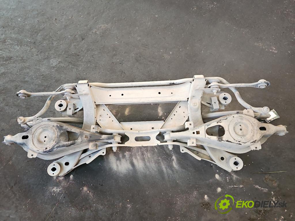 Ford Focus Mk4 2018- 1.5 TDCI 120 HP automatic 88 kW 1499 cm3 5- zadna výstuha  (Výstuha zadná)