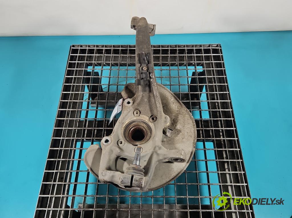 Audi A5 8T 2007-2016 3.0 tdi 239KM manual 176 kW 2967 cm3 2- náboj levé  (Náboj kola)