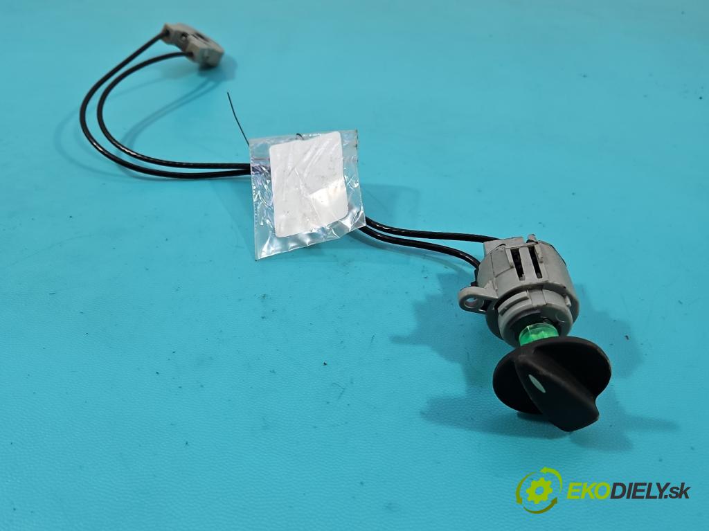 Ford Focus Mk1 1998-2004 1.6 16V 101 HP manual 74 kW 1596 cm3 5- panel kúrenia 2M51-11503-AA