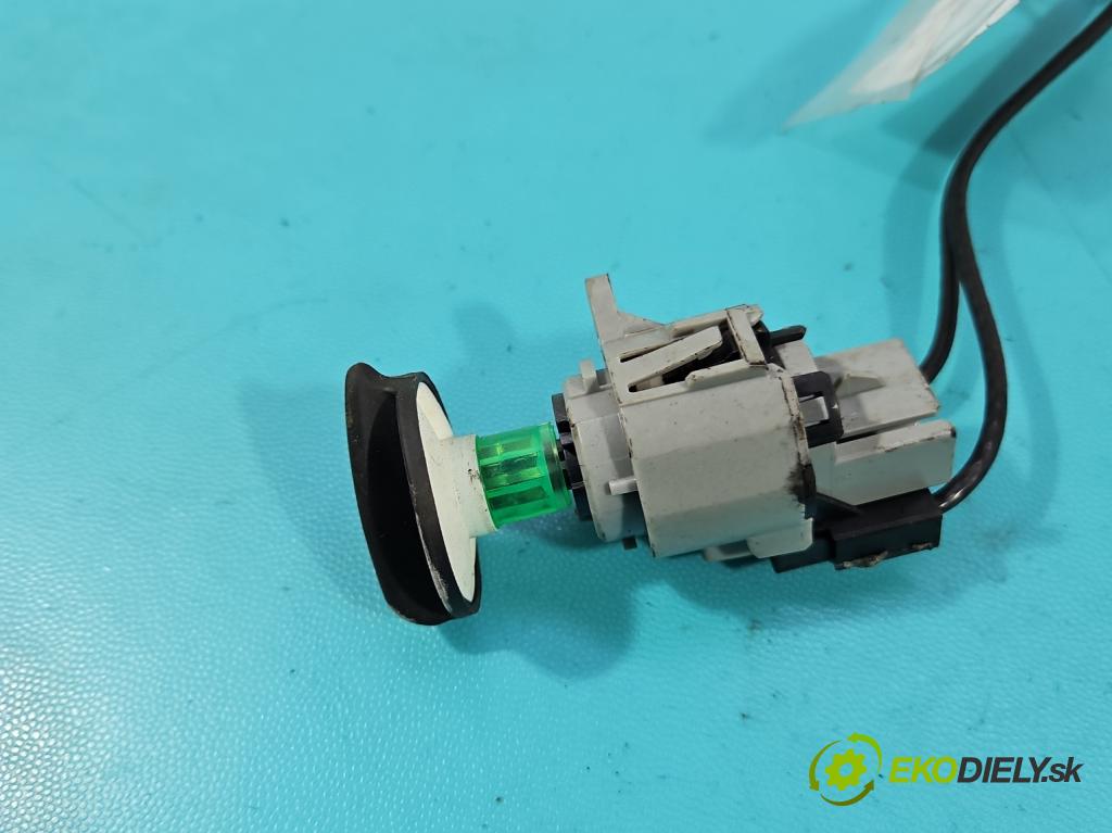 Ford Focus Mk1 1998-2004 1.6 16V 101 HP manual 74 kW 1596 cm3 5- panel kúrenia 2M51-11503-AA
